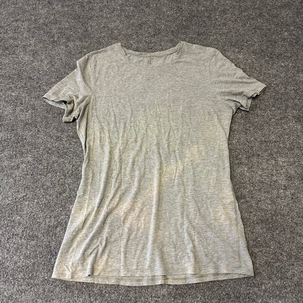 Lululemon T-Shirt Womens Size 6 Grey Short Sleeve Athletic Crew Neck Stained